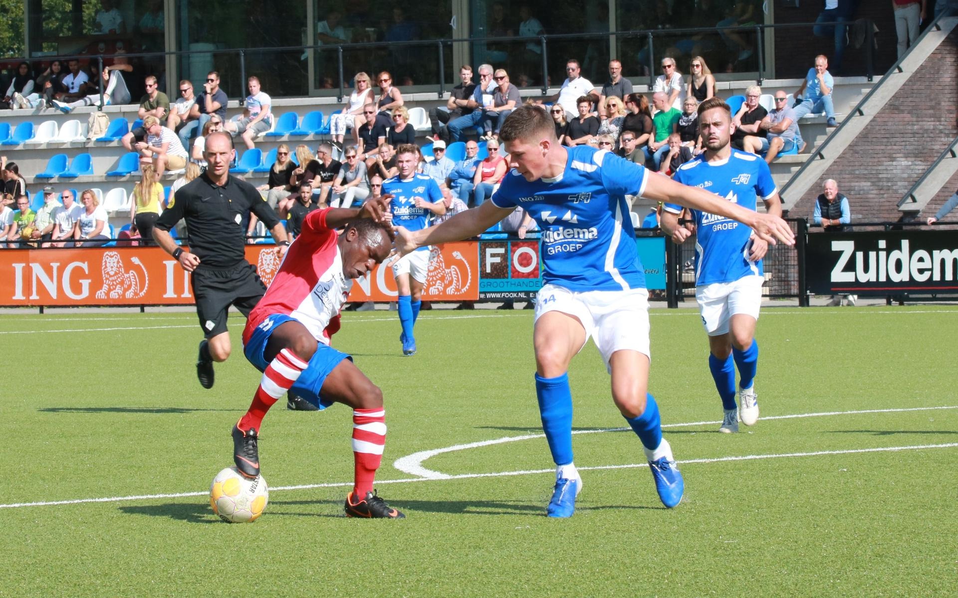 VV Hoogeveen sẽ phải đón nhận thất bại trên sân khách. nhan-dinh-soi-keo-heracles-almelo-vs-vv-hoogeveen-luc-00h45-ngay-17-12-2025-2